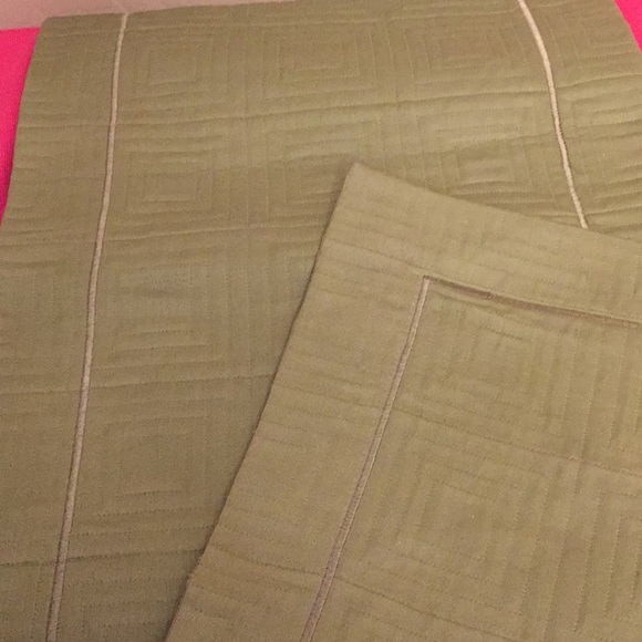 Fieldcrest Classic Tablerunner - Picture 12 of 12